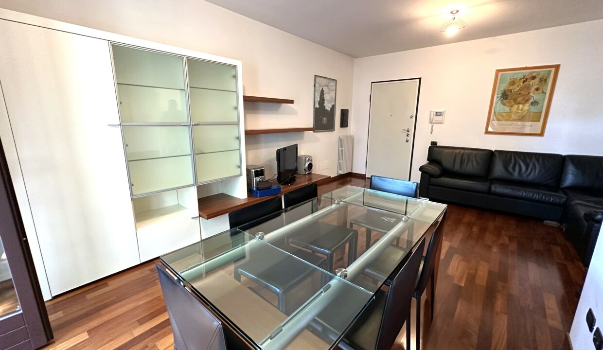 SARONNO CENTRALISSIMO AMPIO TRILOCALE CON BOX