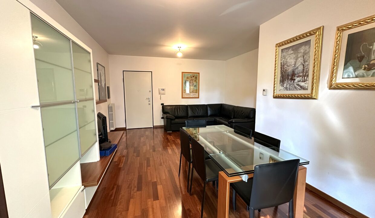 SARONNO CENTRALISSIMO AMPIO TRILOCALE CON BOX