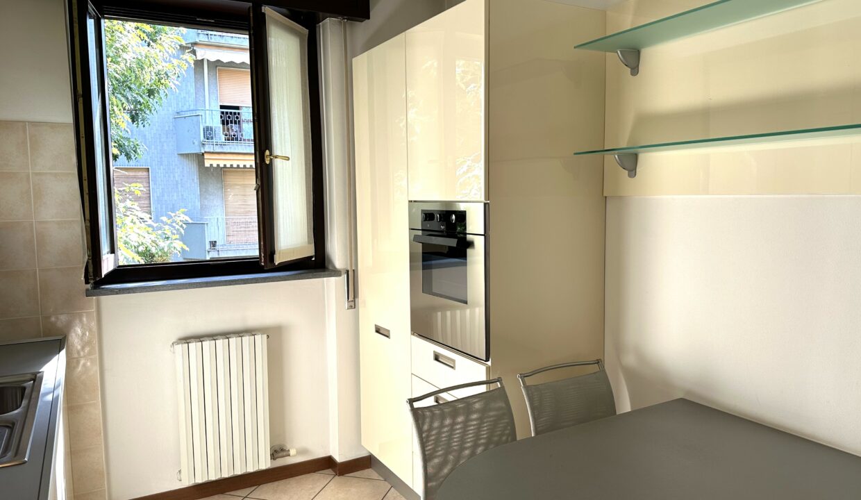 SARONNO CENTRALISSIMO AMPIO TRILOCALE CON BOX