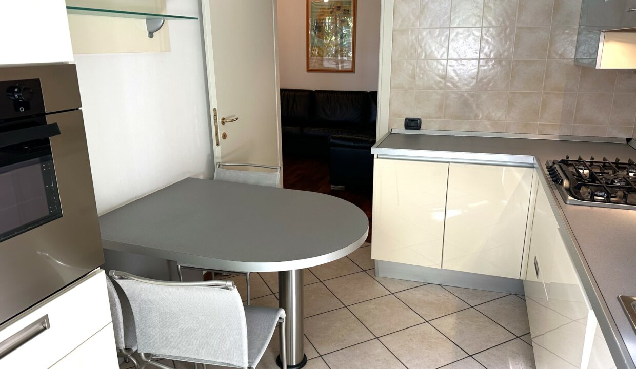 SARONNO CENTRALISSIMO AMPIO TRILOCALE CON BOX