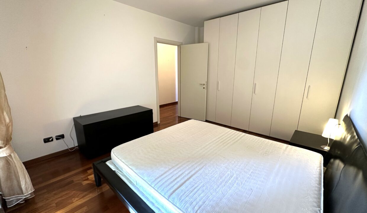 SARONNO CENTRALISSIMO AMPIO TRILOCALE CON BOX