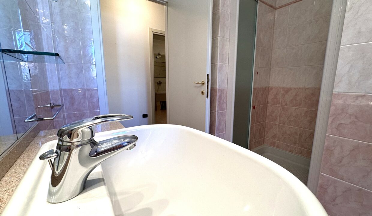 SARONNO CENTRALISSIMO AMPIO TRILOCALE CON BOX