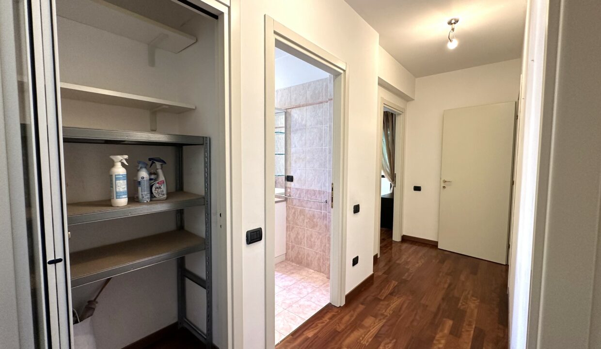 SARONNO CENTRALISSIMO AMPIO TRILOCALE CON BOX