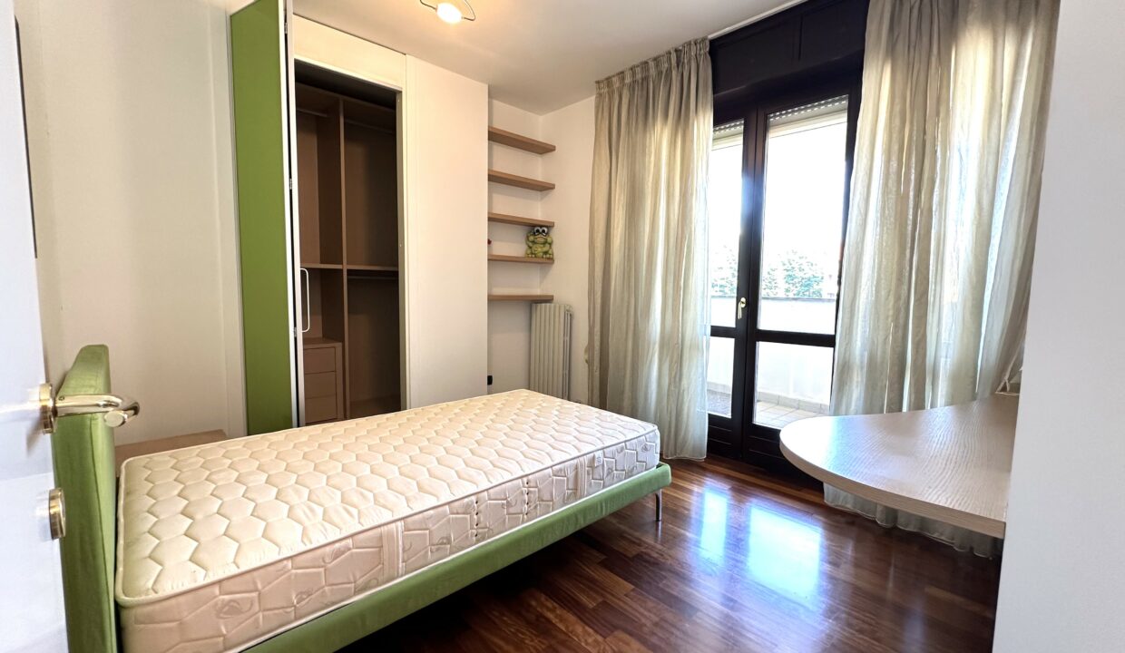 SARONNO CENTRALISSIMO AMPIO TRILOCALE CON BOX