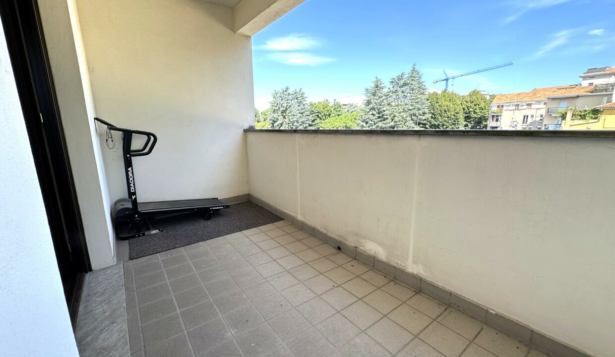 SARONNO CENTRALISSIMO AMPIO TRILOCALE CON BOX