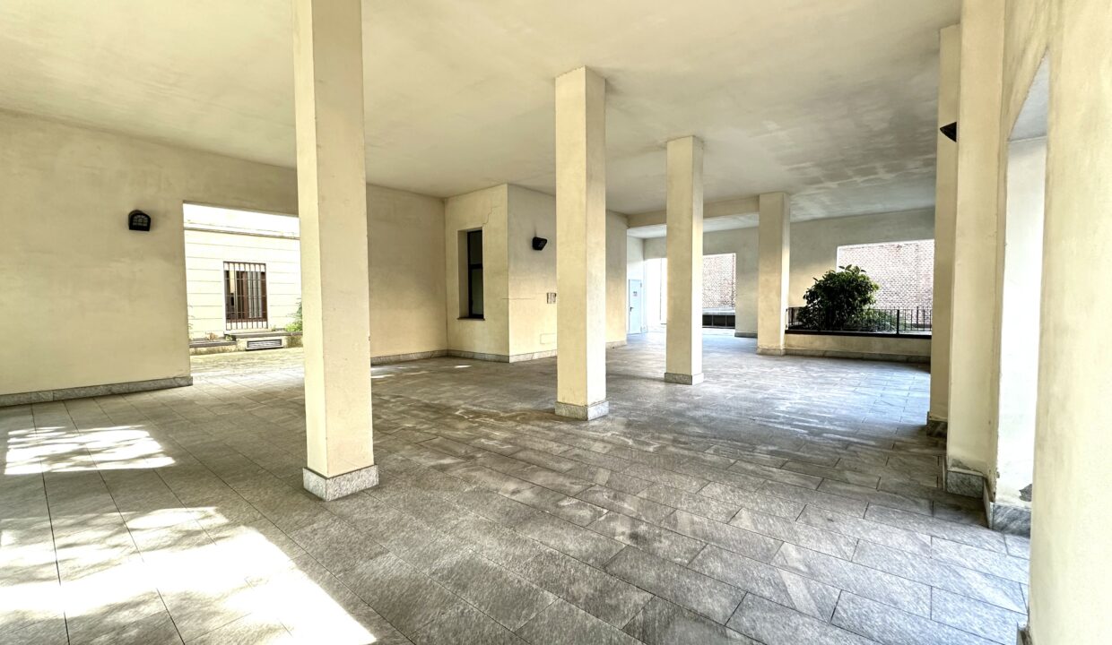 SARONNO CENTRALISSIMO AMPIO TRILOCALE CON BOX