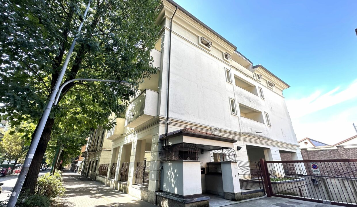 SARONNO CENTRALISSIMO AMPIO TRILOCALE CON BOX