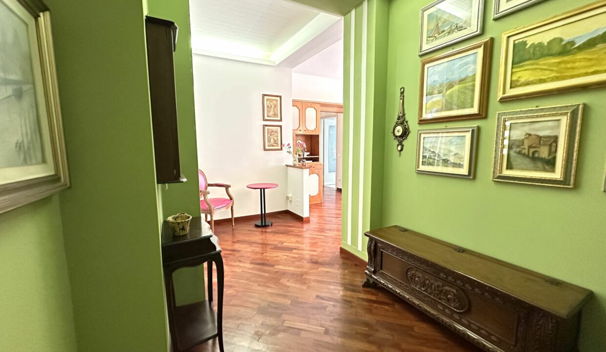 SARONNO CENTRALISSIMO TRILOCALE CON GIARDINETTO