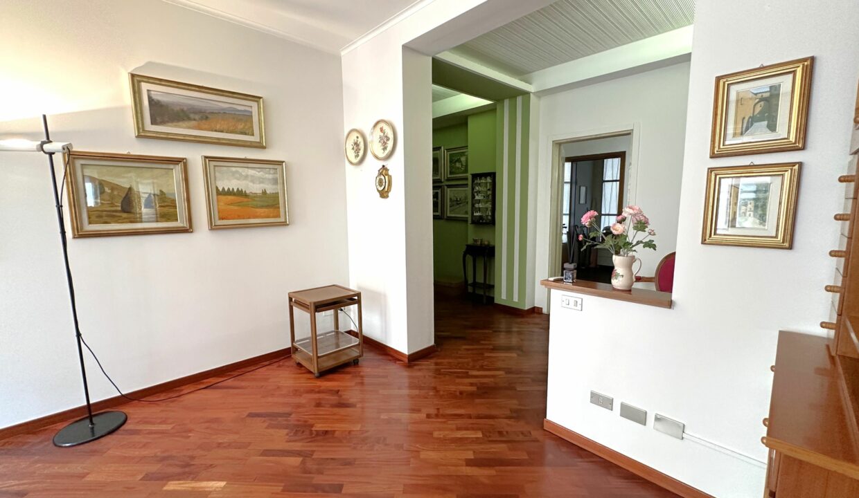 SARONNO CENTRALISSIMO TRILOCALE CON GIARDINETTO