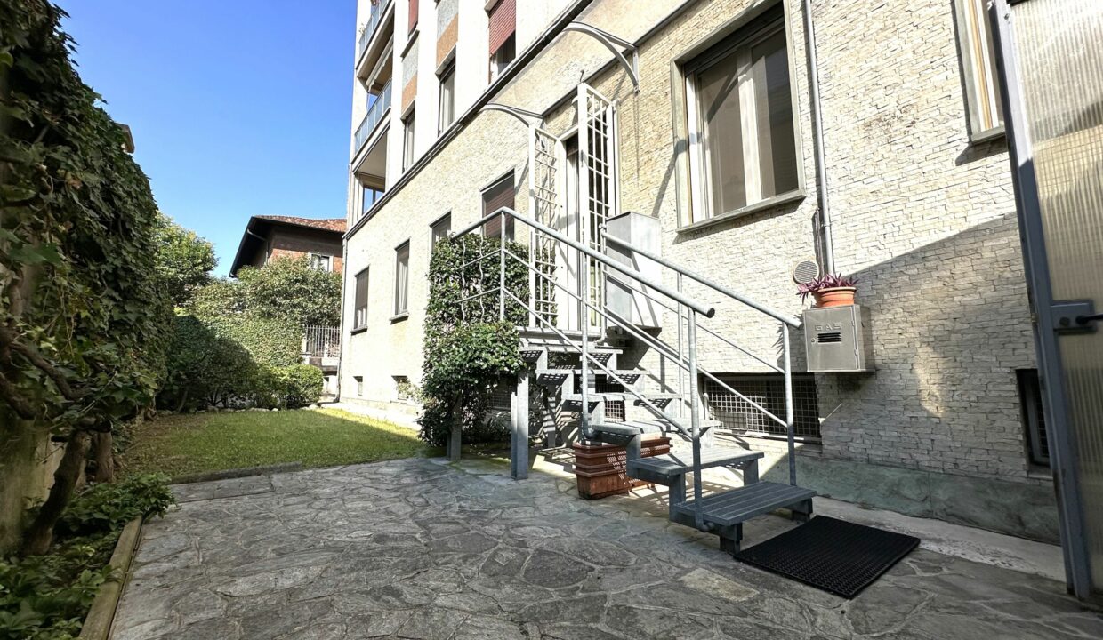 SARONNO CENTRALISSIMO TRILOCALE CON GIARDINETTO