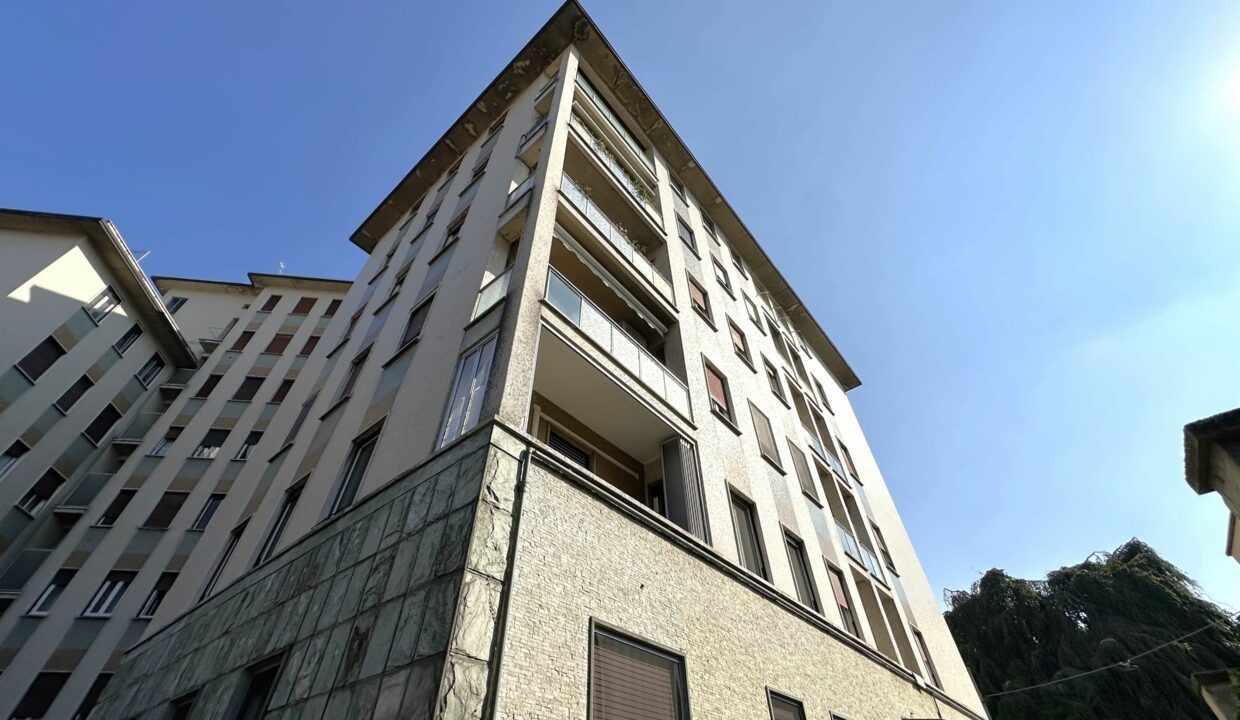 SARONNO CENTRALISSIMO TRILOCALE CON GIARDINETTO