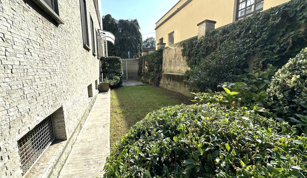 SARONNO CENTRALISSIMO TRILOCALE CON GIARDINETTO