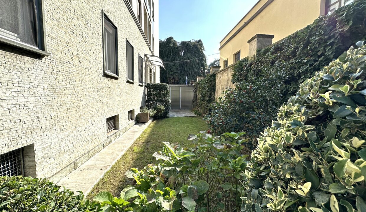 SARONNO CENTRALISSIMO TRILOCALE CON GIARDINETTO