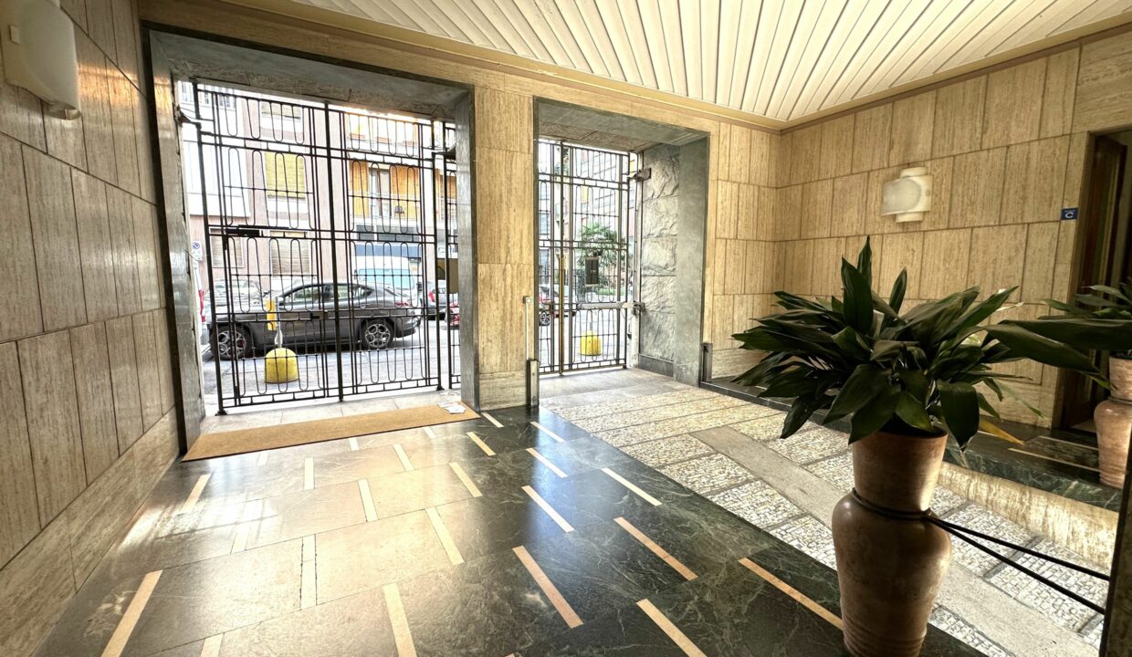 SARONNO CENTRALISSIMO TRILOCALE CON GIARDINETTO