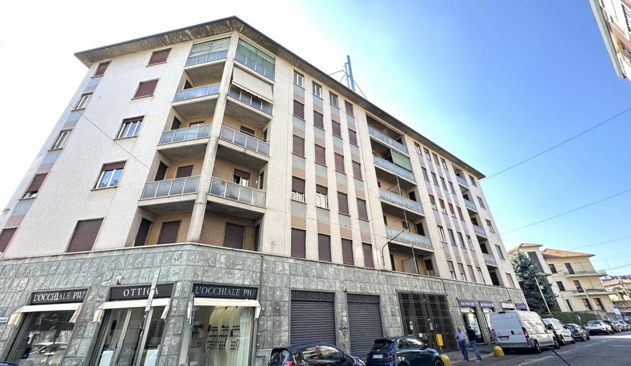SARONNO CENTRALISSIMO TRILOCALE CON GIARDINETTO