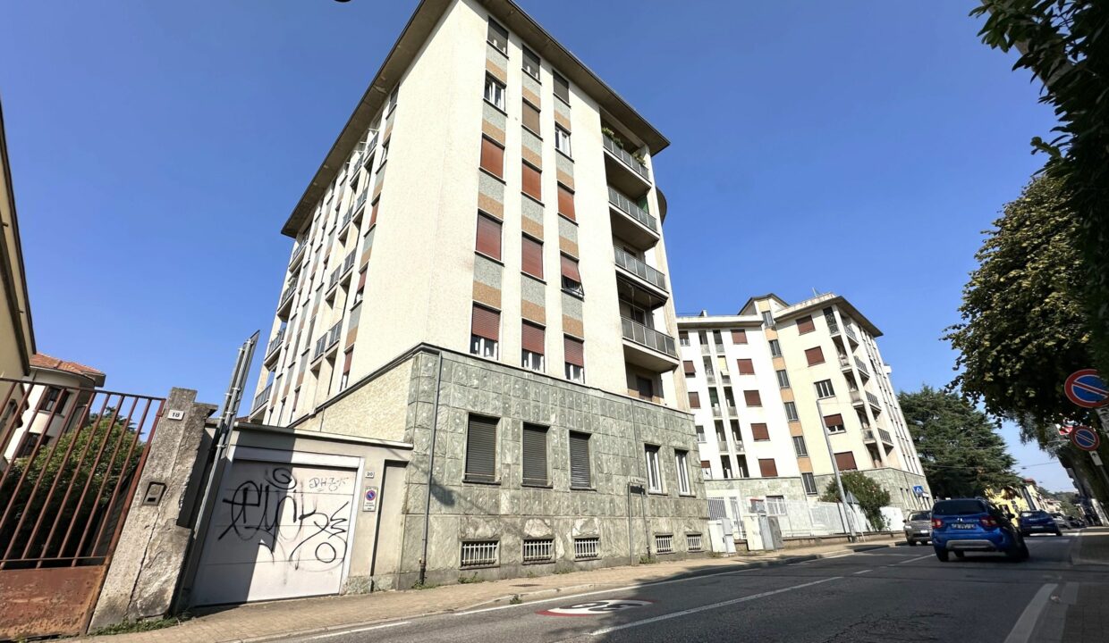 SARONNO CENTRALISSIMO TRILOCALE CON GIARDINETTO