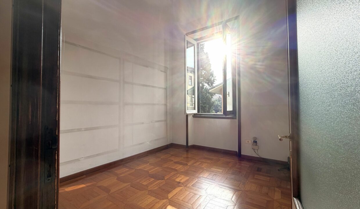 CENTRALISSIMO AMPIO APPARTAMENTO CON BOX E TAVERNA