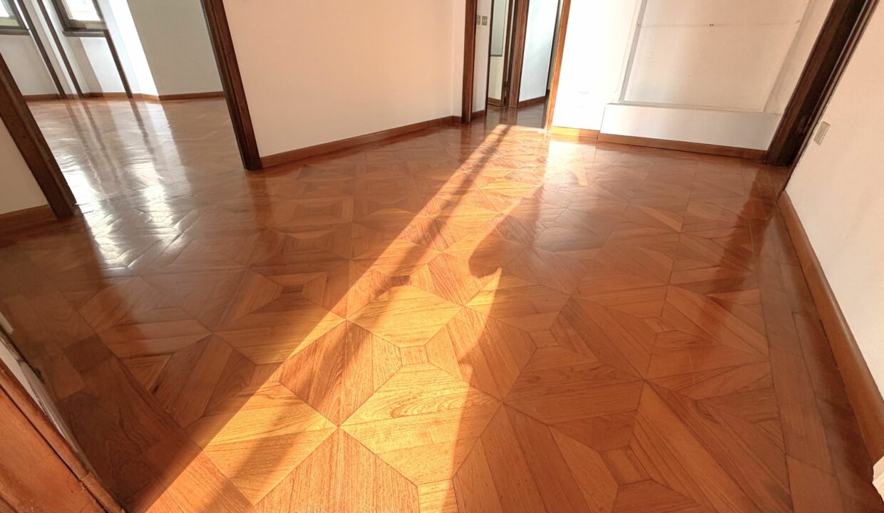 CENTRALISSIMO AMPIO APPARTAMENTO CON BOX E TAVERNA