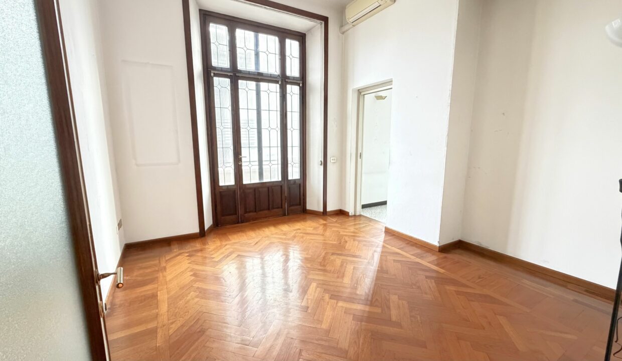 CENTRALISSIMO AMPIO APPARTAMENTO CON BOX E TAVERNA