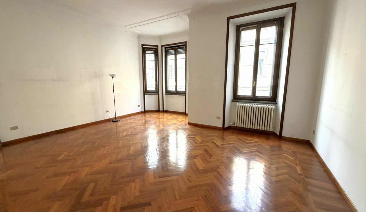 CENTRALISSIMO AMPIO APPARTAMENTO CON BOX E TAVERNA