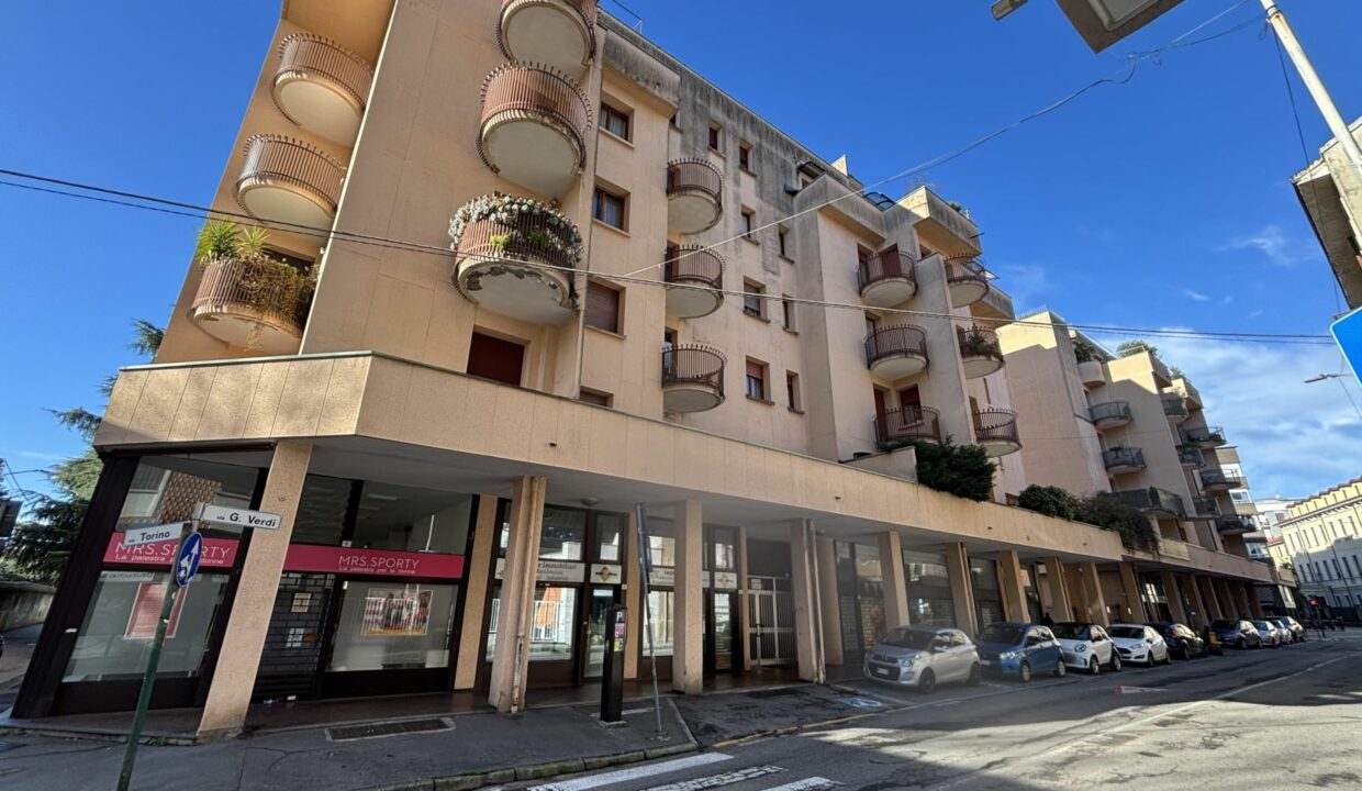 SARONNO AMPIO QUDRILOCALE CENTRALISSIMO