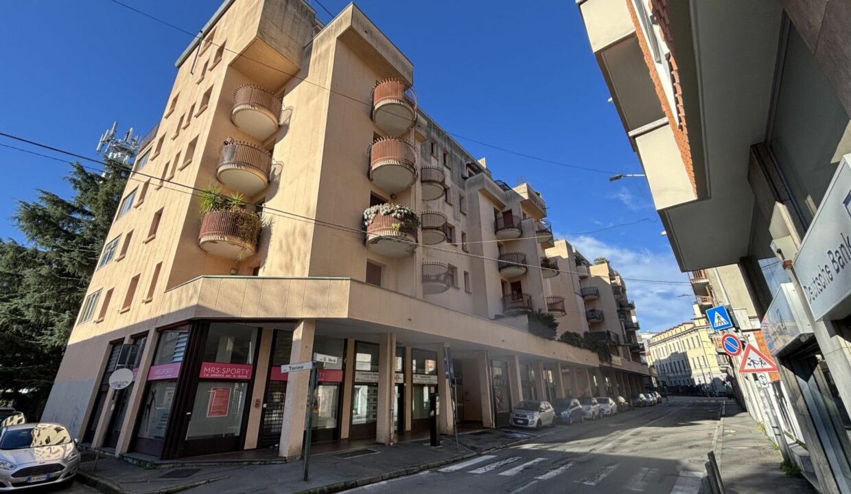 SARONNO AMPIO QUDRILOCALE CENTRALISSIMO