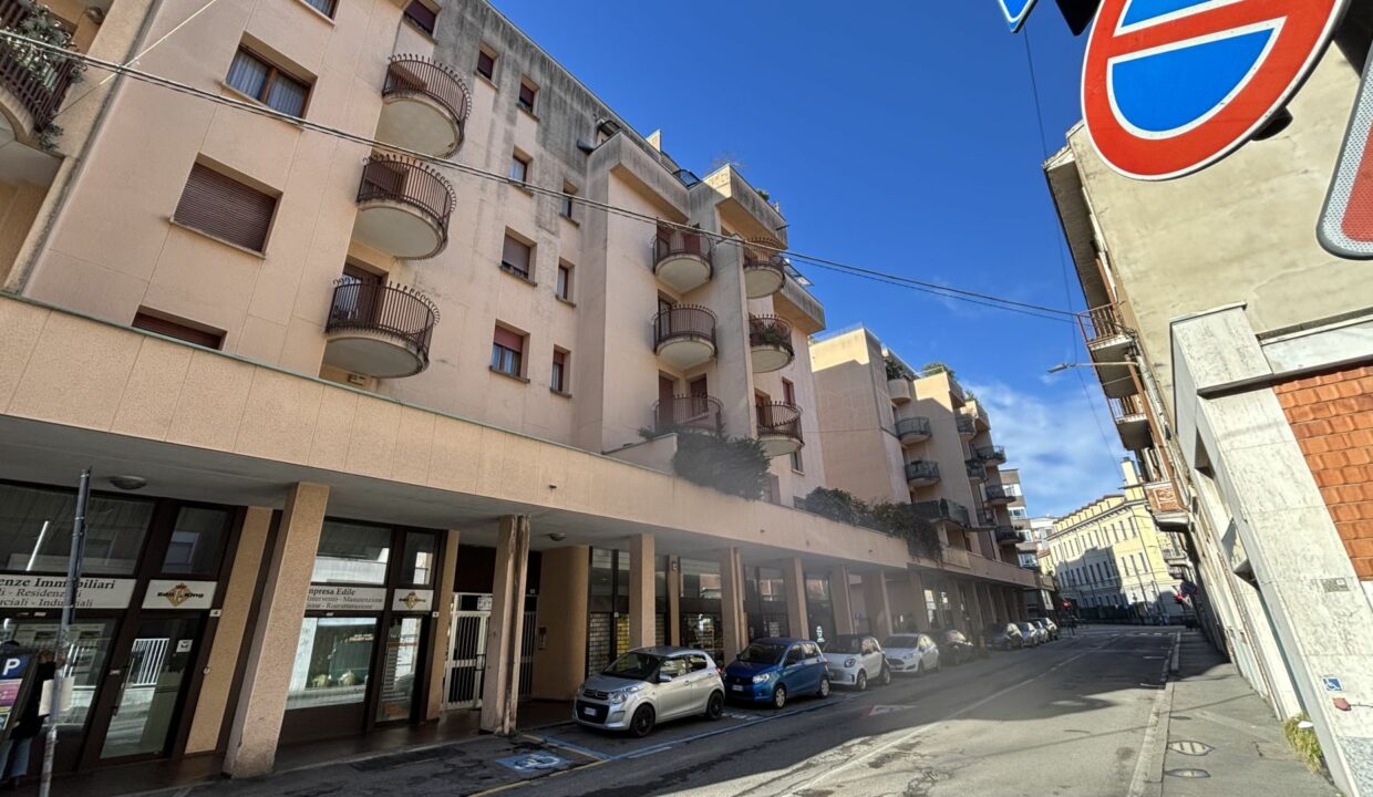 SARONNO AMPIO QUDRILOCALE CENTRALISSIMO