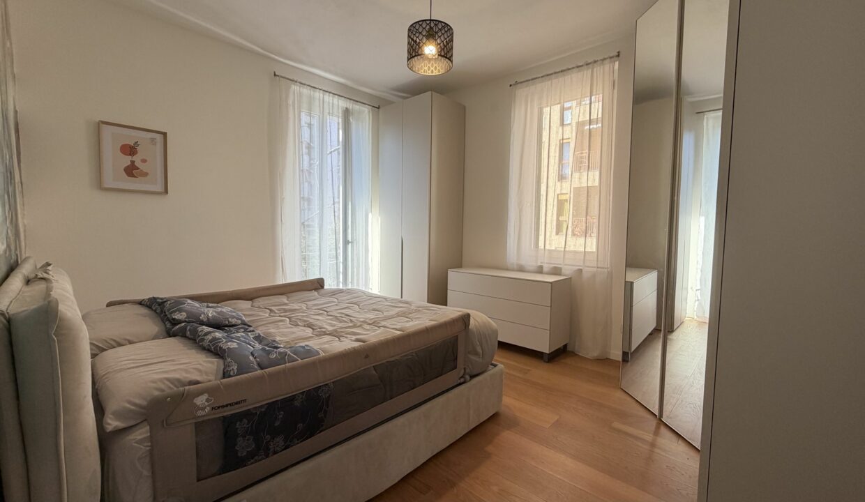 SARONNO CENTRALISSIMO TRILOCALE IN VILLA ULTIMO PIANO