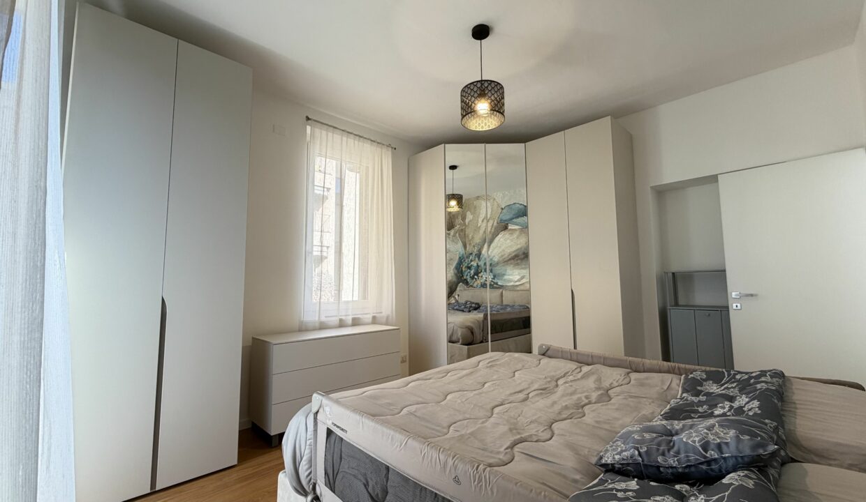 SARONNO CENTRALISSIMO TRILOCALE IN VILLA ULTIMO PIANO