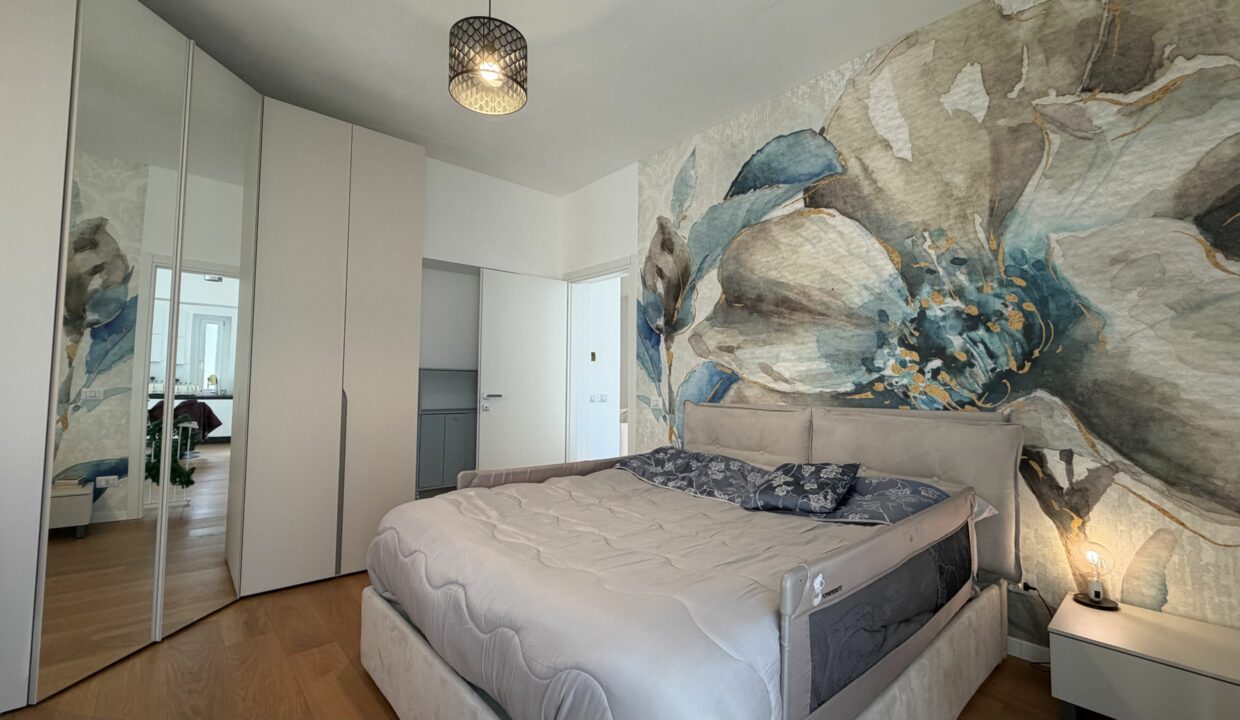 SARONNO CENTRALISSIMO TRILOCALE IN VILLA ULTIMO PIANO