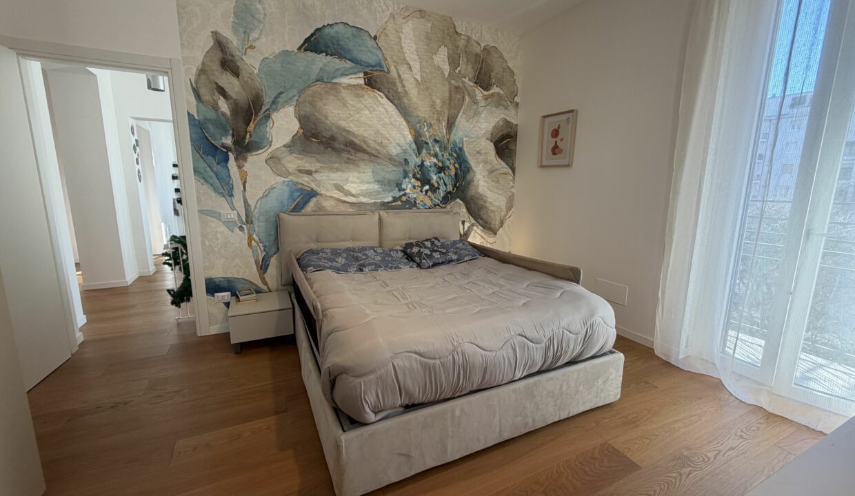 SARONNO CENTRALISSIMO TRILOCALE IN VILLA ULTIMO PIANO