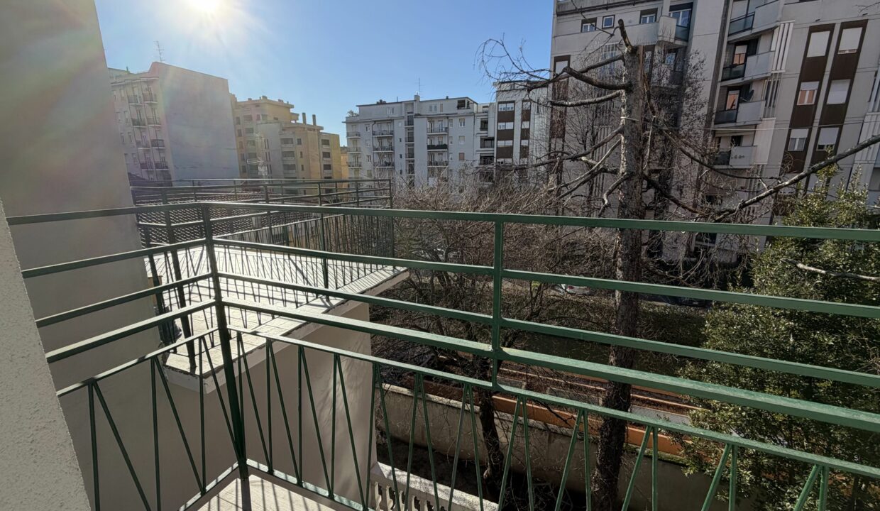 SARONNO CENTRALISSIMO TRILOCALE IN VILLA ULTIMO PIANO