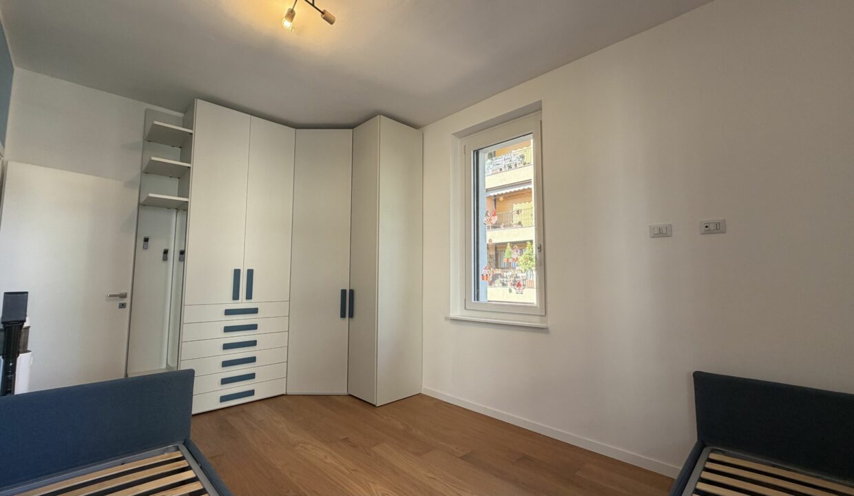 SARONNO CENTRALISSIMO TRILOCALE IN VILLA ULTIMO PIANO