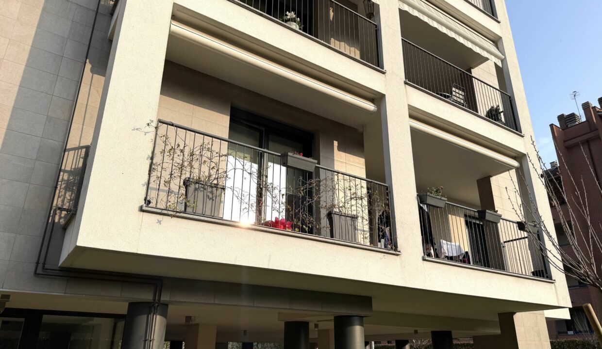 SARONNO RECENTE TRILOCALE CON TERRAZZO E BOX