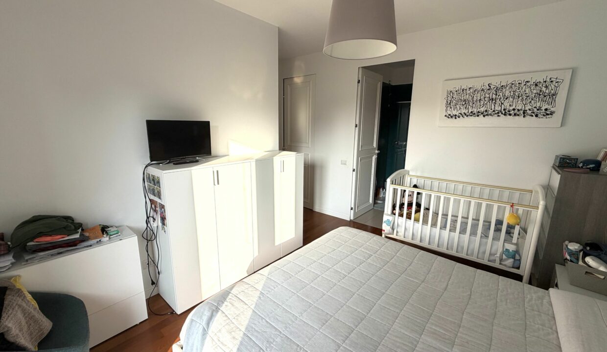 SARONNO RECENTE TRILOCALE CON TERRAZZO E BOX