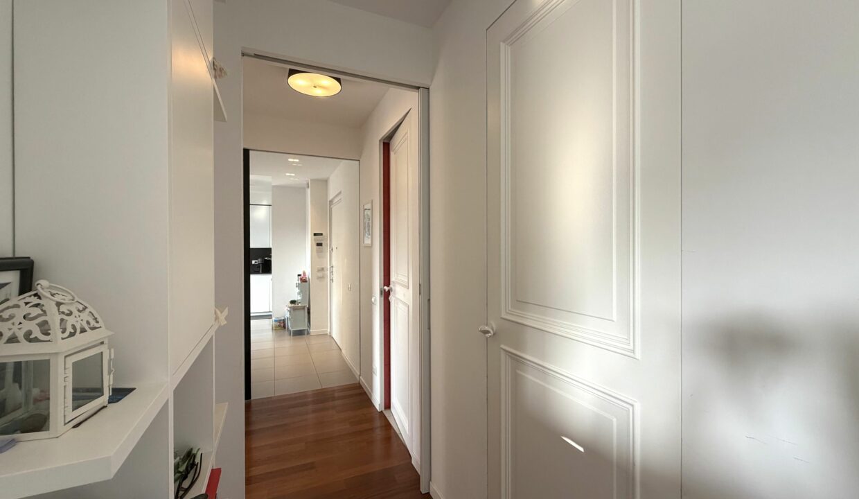 SARONNO RECENTE TRILOCALE CON TERRAZZO E BOX