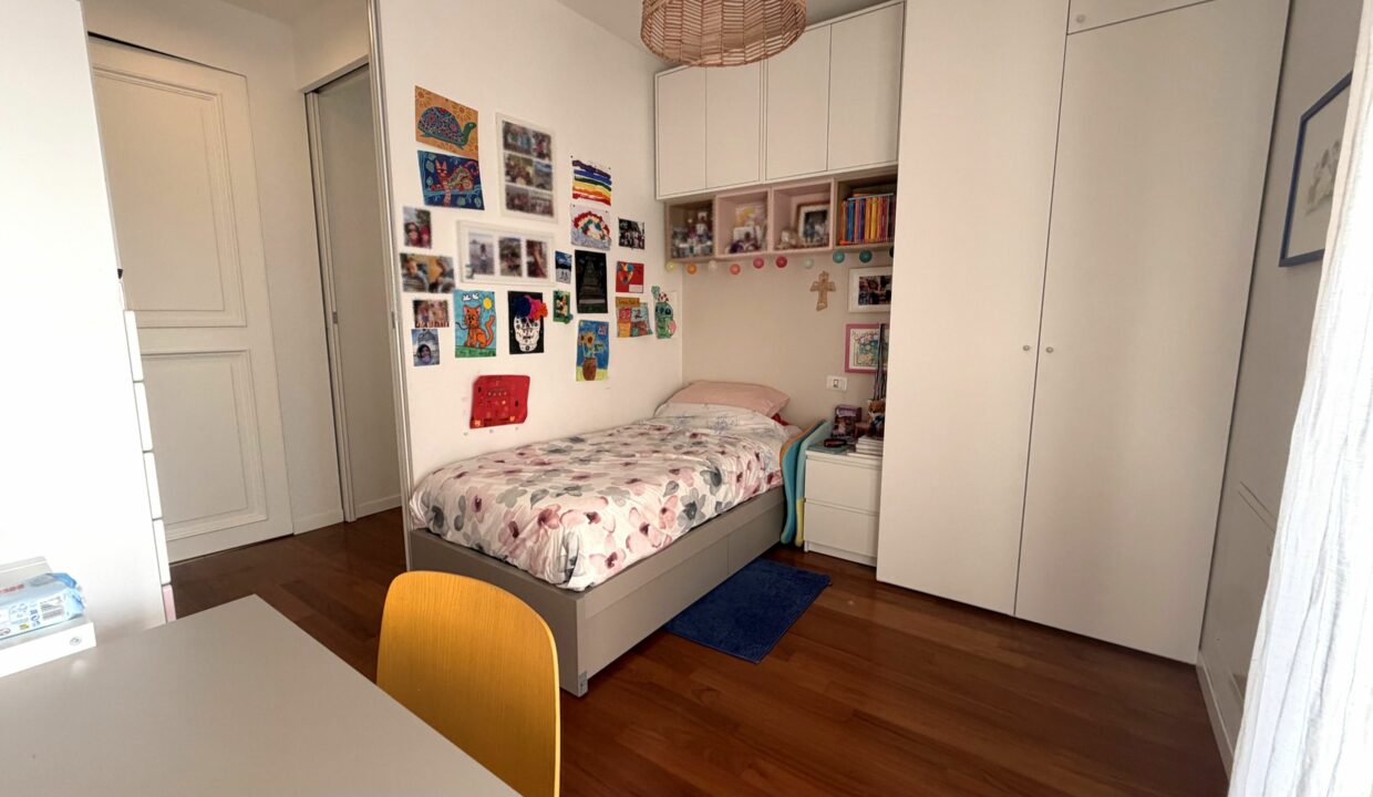 SARONNO RECENTE TRILOCALE CON TERRAZZO E BOX