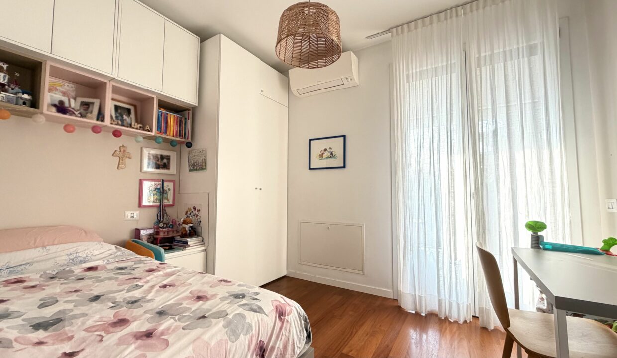 SARONNO RECENTE TRILOCALE CON TERRAZZO E BOX