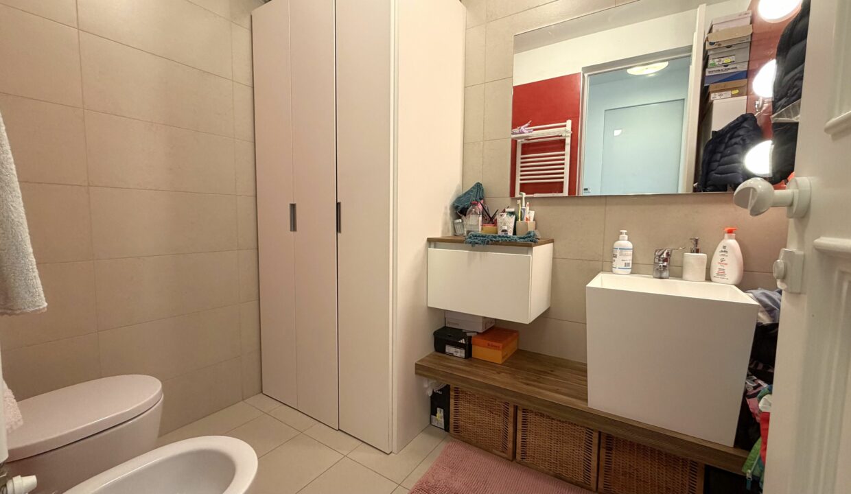 SARONNO RECENTE TRILOCALE CON TERRAZZO E BOX