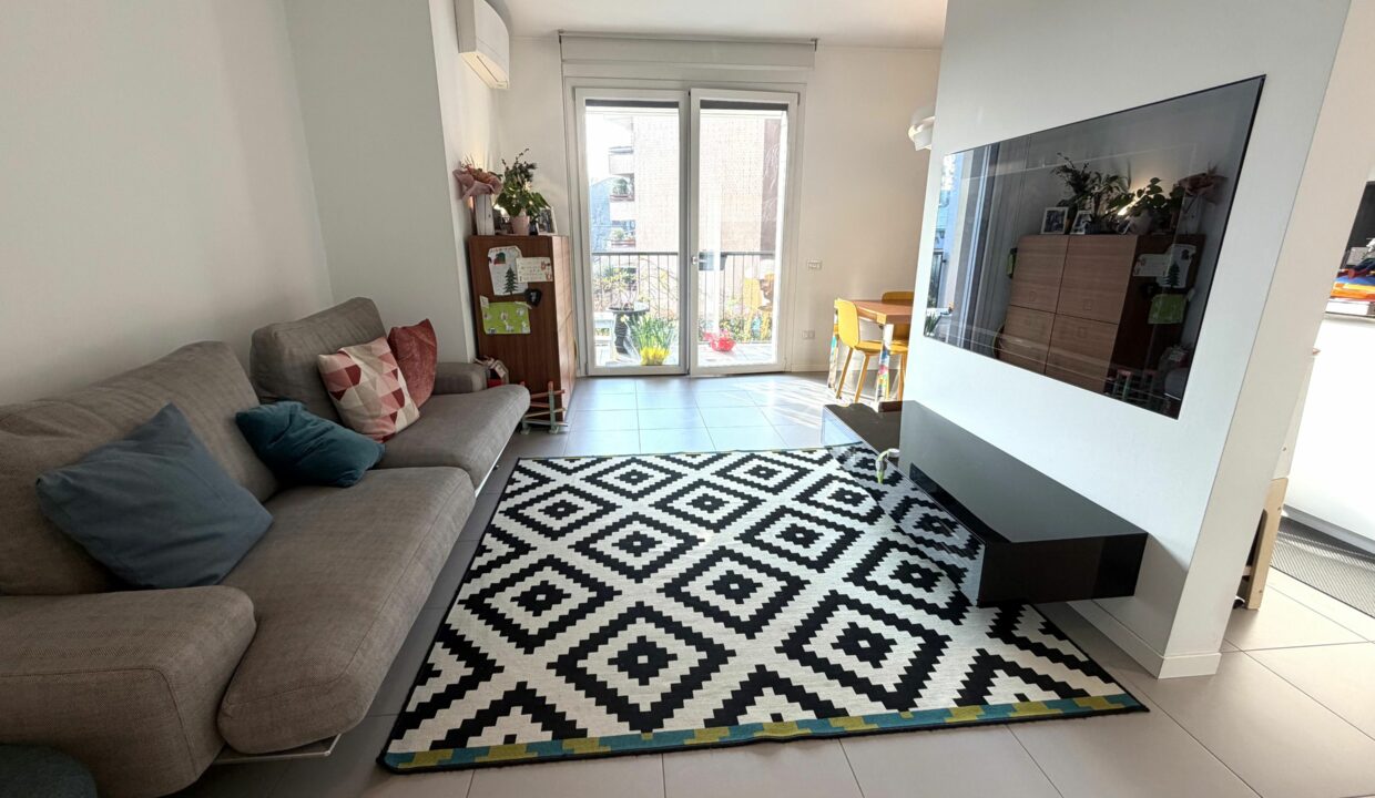 SARONNO RECENTE TRILOCALE CON TERRAZZO E BOX