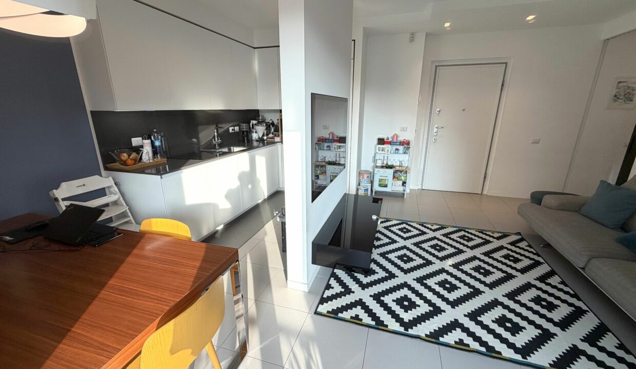 SARONNO RECENTE TRILOCALE CON TERRAZZO E BOX