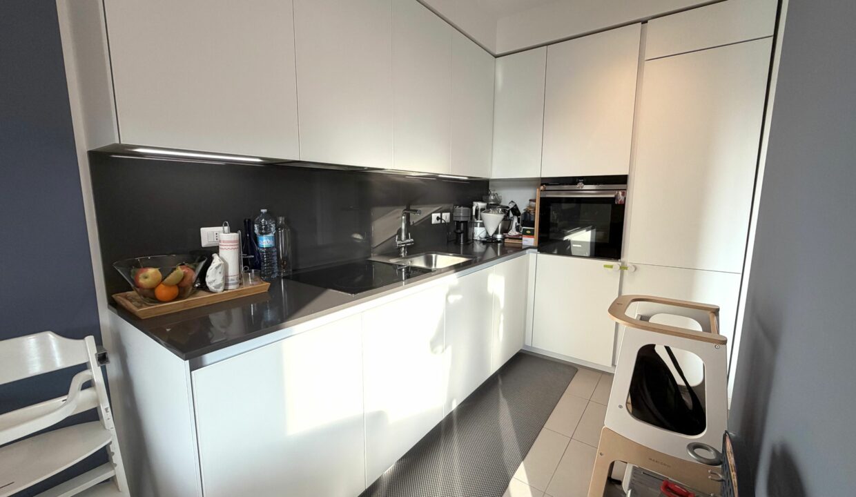 SARONNO RECENTE TRILOCALE CON TERRAZZO E BOX