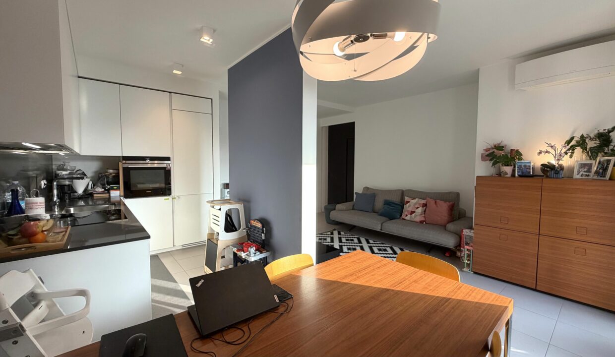 SARONNO RECENTE TRILOCALE CON TERRAZZO E BOX