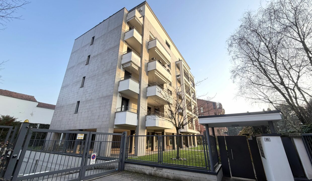 SARONNO RECENTE TRILOCALE CON TERRAZZO E BOX