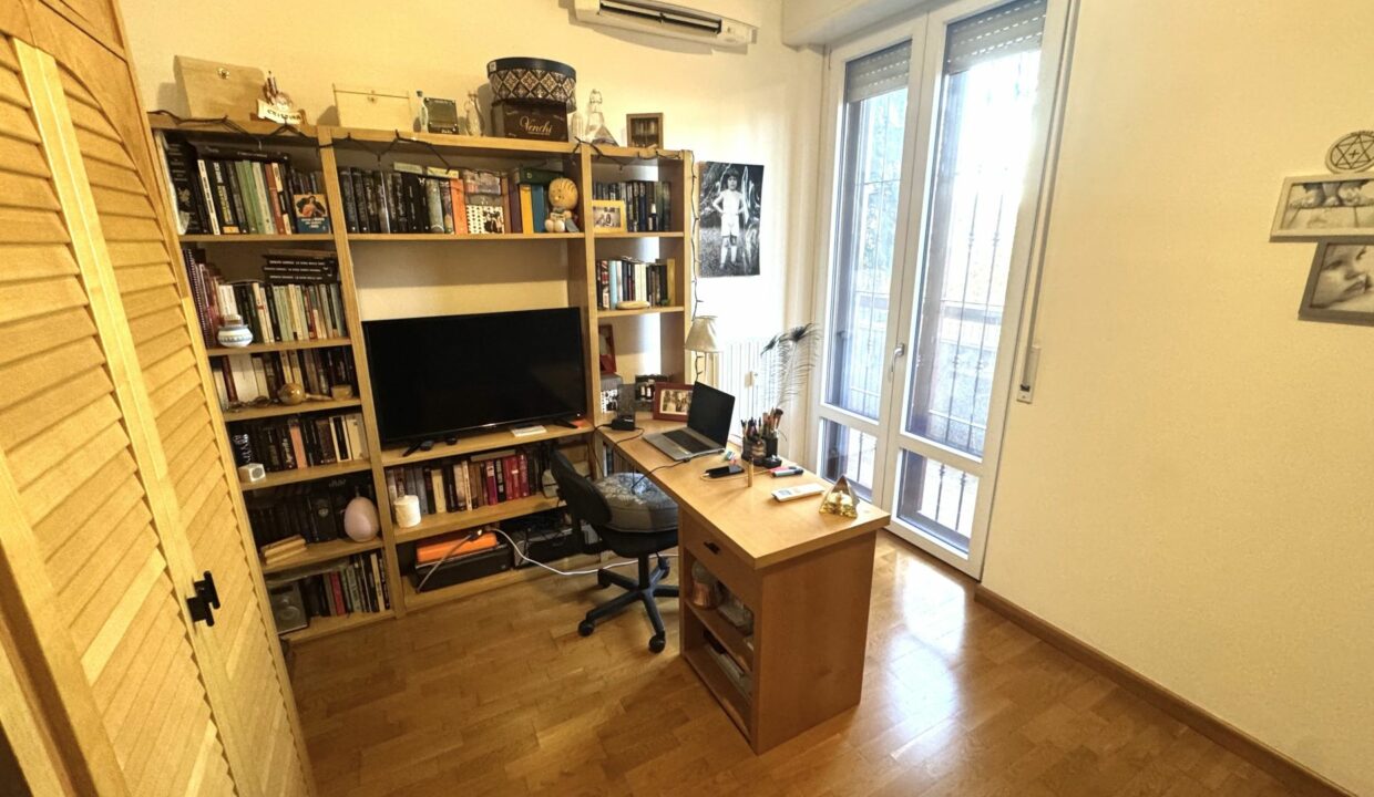 CARONNO PERTUSELLA AMPIO TRILOCALE DOPPI SERVIZI CON BOX