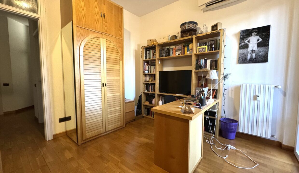 CARONNO PERTUSELLA AMPIO TRILOCALE DOPPI SERVIZI CON BOX