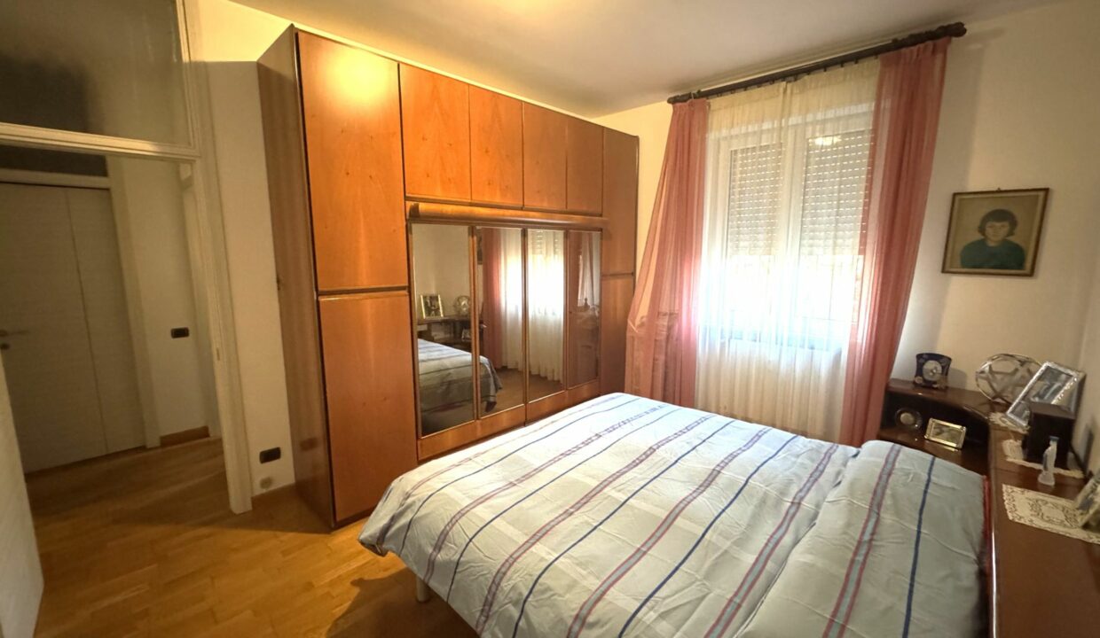 CARONNO PERTUSELLA AMPIO TRILOCALE DOPPI SERVIZI CON BOX