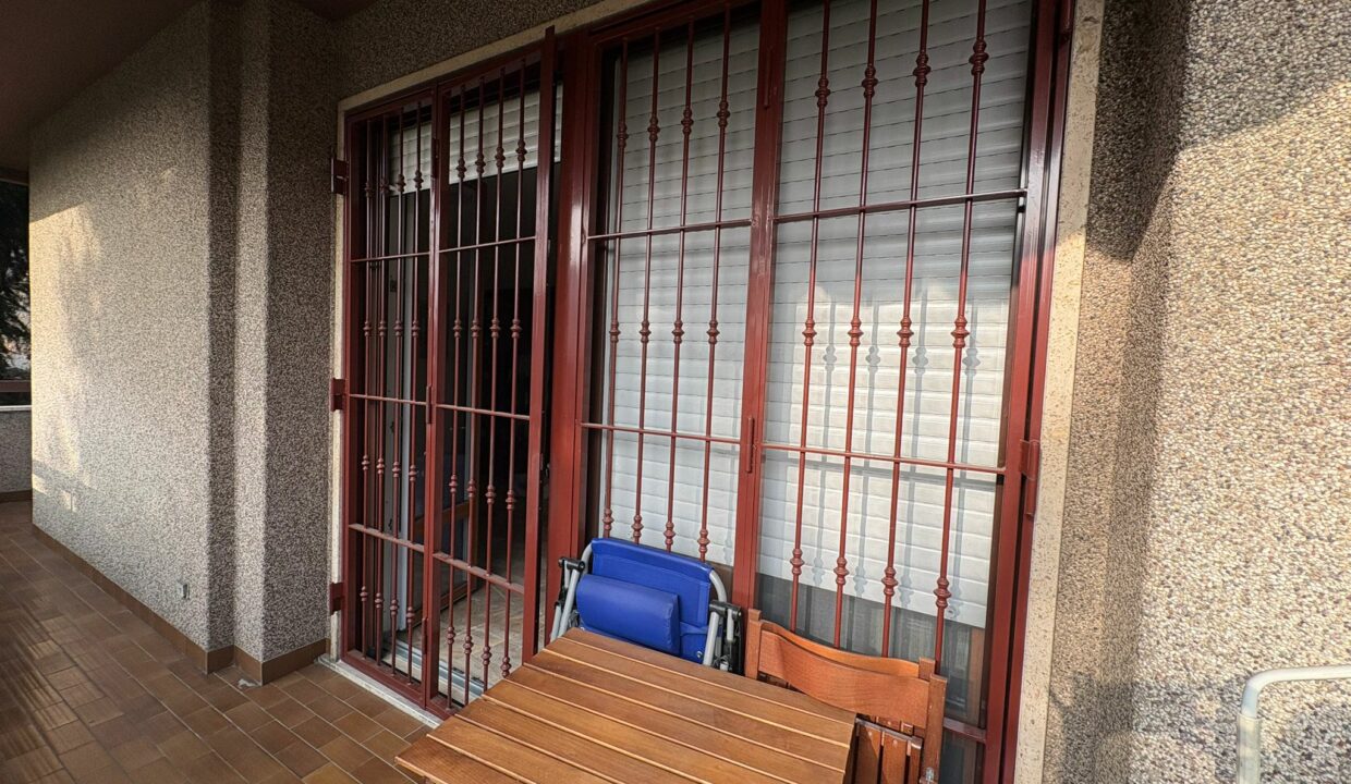 CARONNO PERTUSELLA AMPIO TRILOCALE DOPPI SERVIZI CON BOX