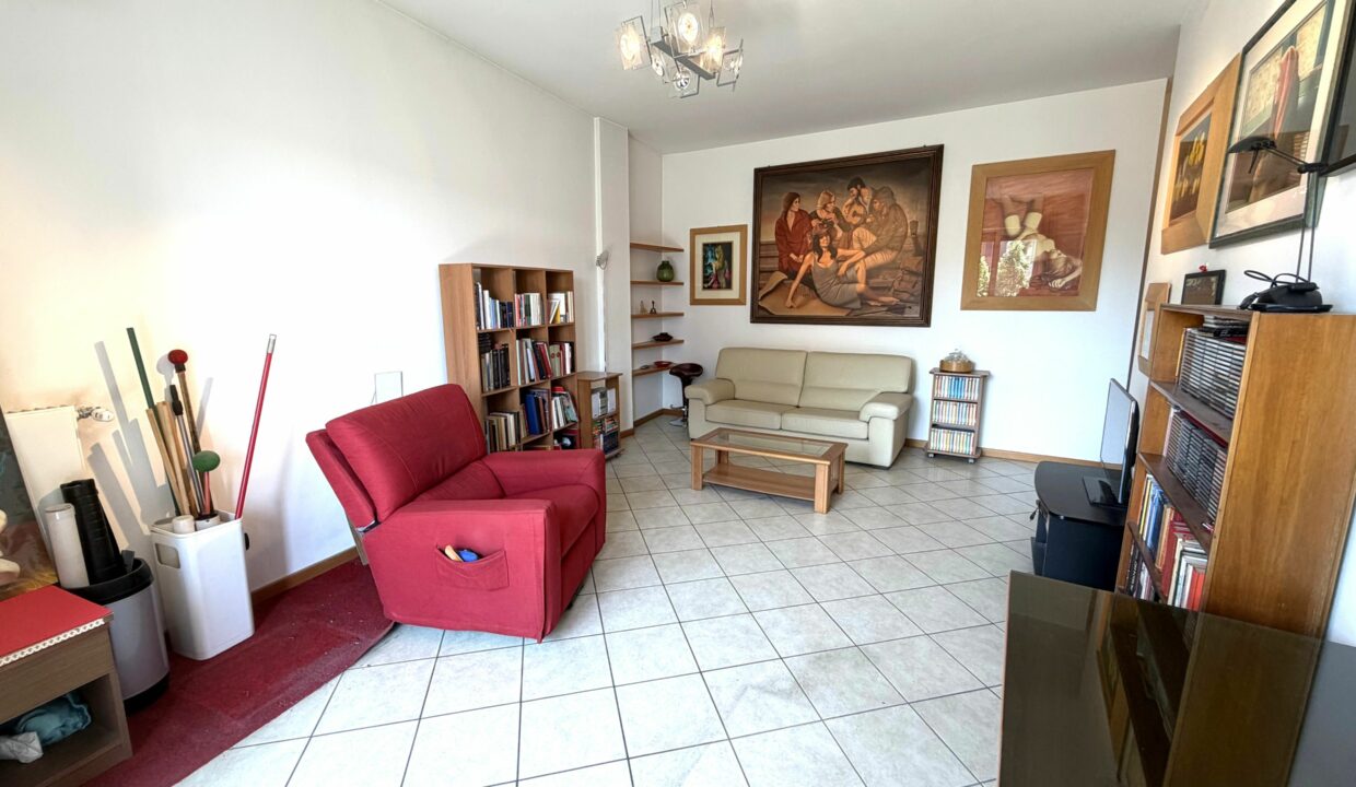 SARONNO CENTRO, AMPIO BILOCALE IN CONDOMINIO RISTRUTTURATO