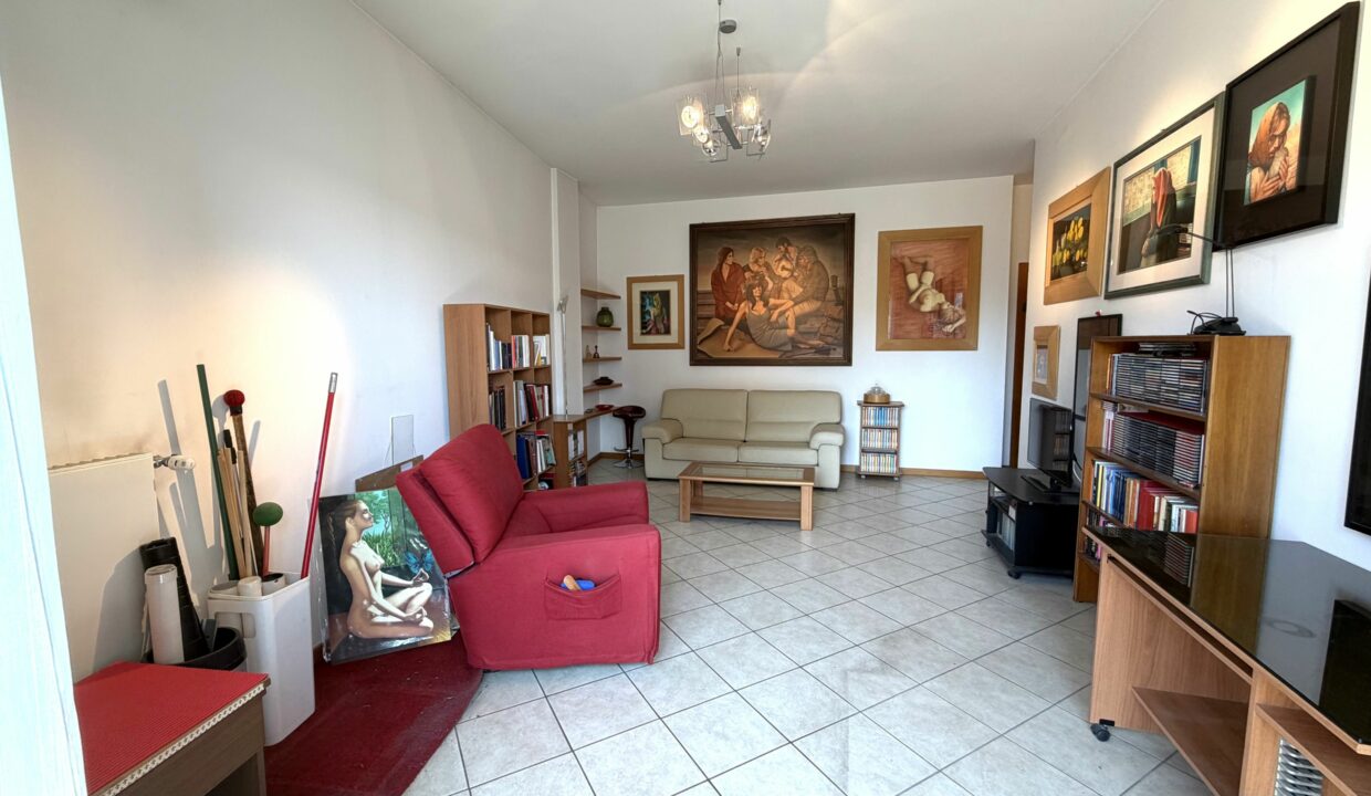 SARONNO CENTRO, AMPIO BILOCALE IN CONDOMINIO RISTRUTTURATO